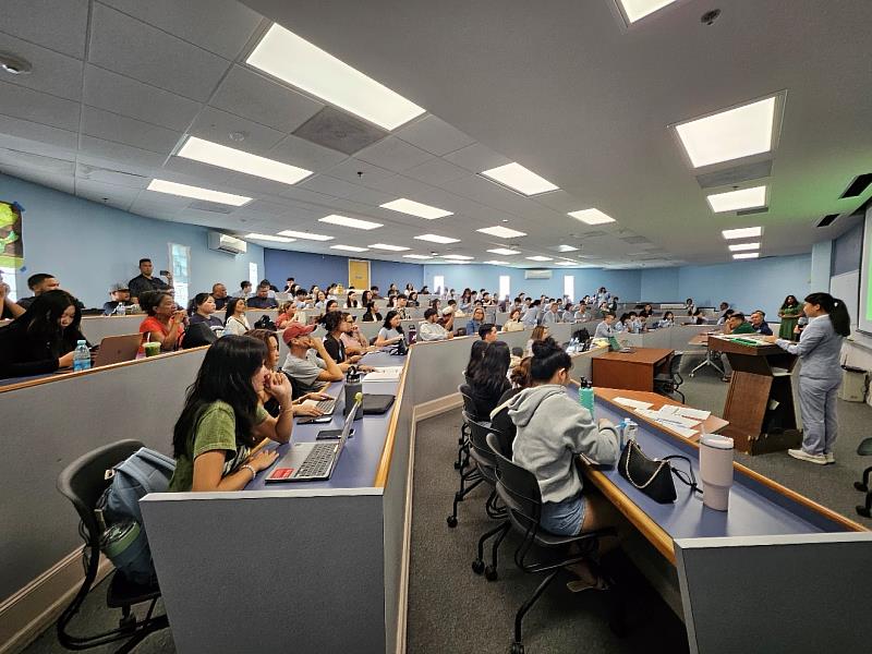 駐關島辦事處與關島大學（University of Guam）公共政策區域研究中心（Regional Center for Public Policy）共同舉辦「青年論壇」（Youth Panel Discussion）