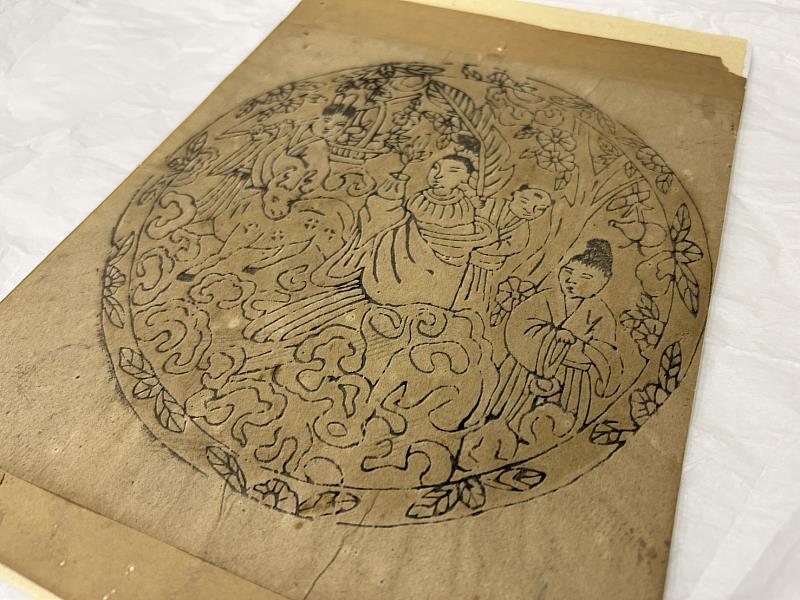 館藏七娘媽亭彩紙工藝細緻，呈現藝術之美及府城人民對家庭與子女的深厚情感。