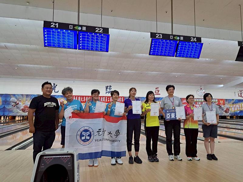 元智大學代表隊在陳淑貞教練（左四）帶領下表現亮眼，最終以 5金1銀5銅的佳績脫穎而出