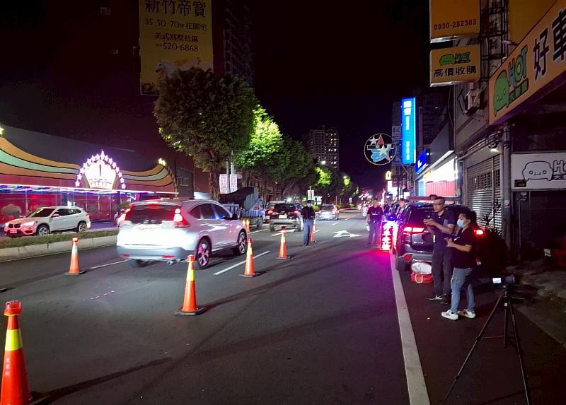 環警監夜間聯合攔查照片