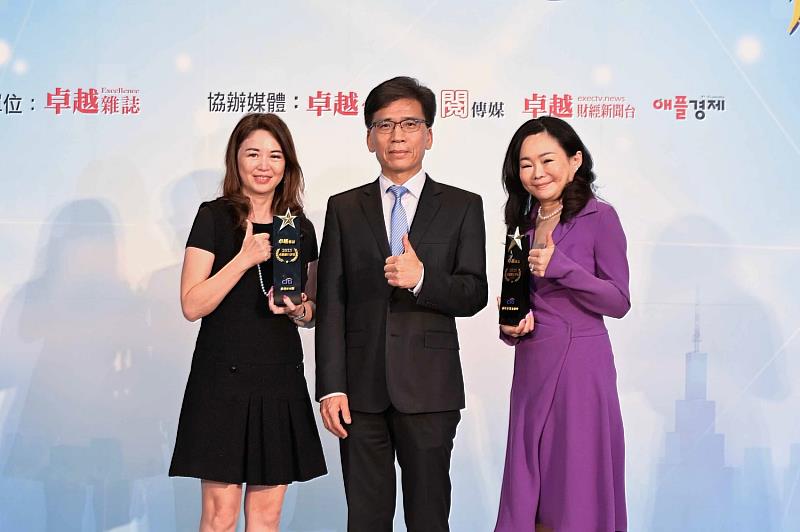 金融監督管理委員會主任委員 彭金隆 (中)、花旗(台灣)商業金融事業群負責人 余苑菱 (右) 與 花旗(台灣)發言人 潘玲嬌 (左)