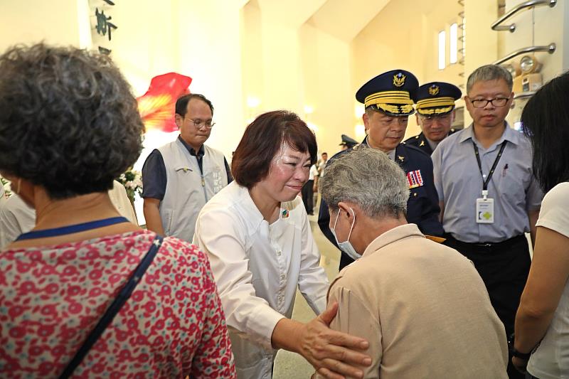 黃敏惠市長慰問家屬 （2）