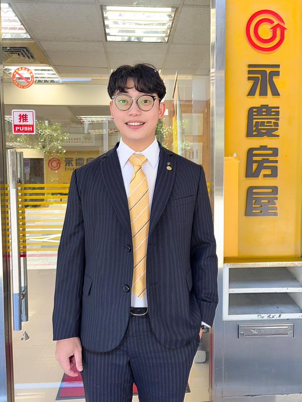 永慶房屋經紀人員黃國一早已是百萬年薪一族，還額外獲得3天的「有薪福利假」。