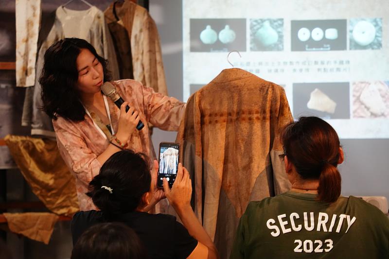 「TAVOAN:地壤記著」以考古探坑與出土遺物為靈感設計服裝,已於臺北及東京展出,為開啟西拉雅文化國際推廣的重要一步。