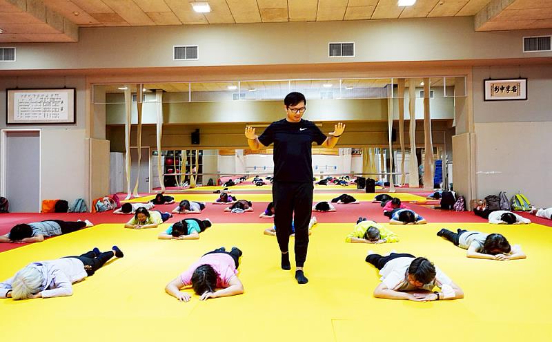 「樂齡動滋滋」從運動科學出發，結合飲食與身體活動，幫助學員強健體魄。