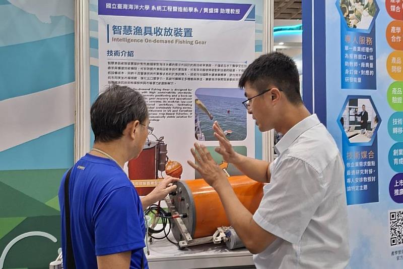 黃盛煒助理教授智慧漁具收放裝置吸引民眾踴躍諮詢