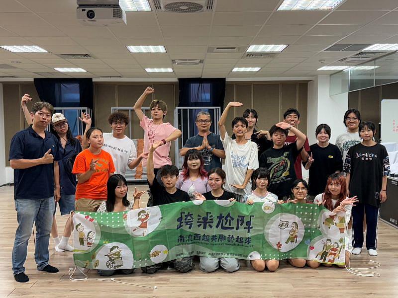 「西港共融音樂劇」圓滿落幕,參與學員合影留念。