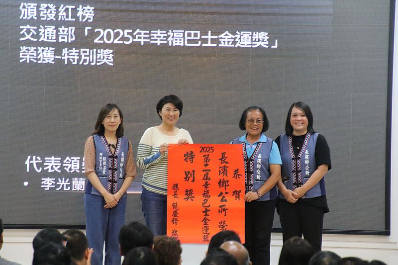 台東縣府今擴大主管會報 饒縣長期許同仁為台東未來發展及建設多費心 多向議會說明工作計畫目標