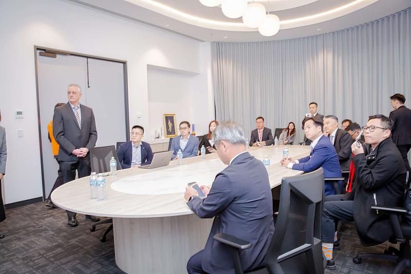 聯強澳洲總部執行長Arthur Gimisis簡報公司營運核心與服務內容