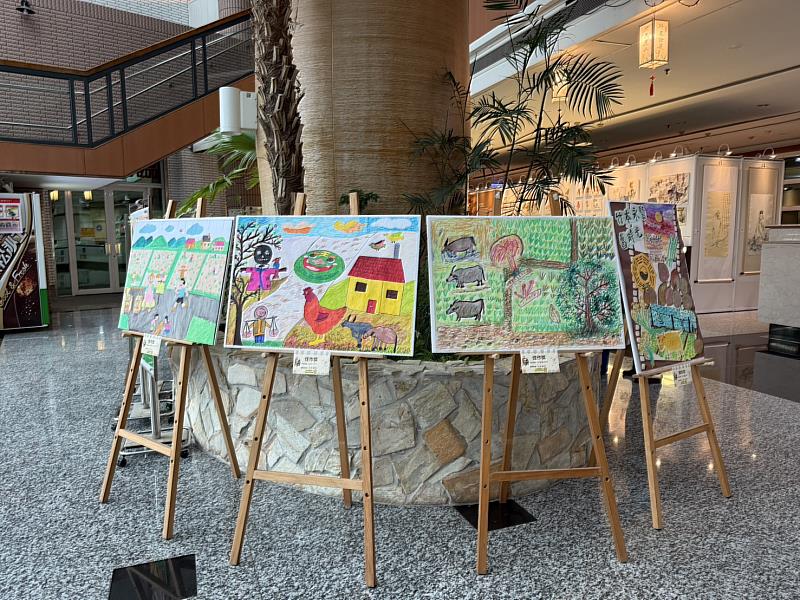 嘉義縣失智長者「繪畫說回憶」藝術畫展開跑-2