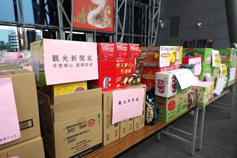 市府各局處擺出創意標語