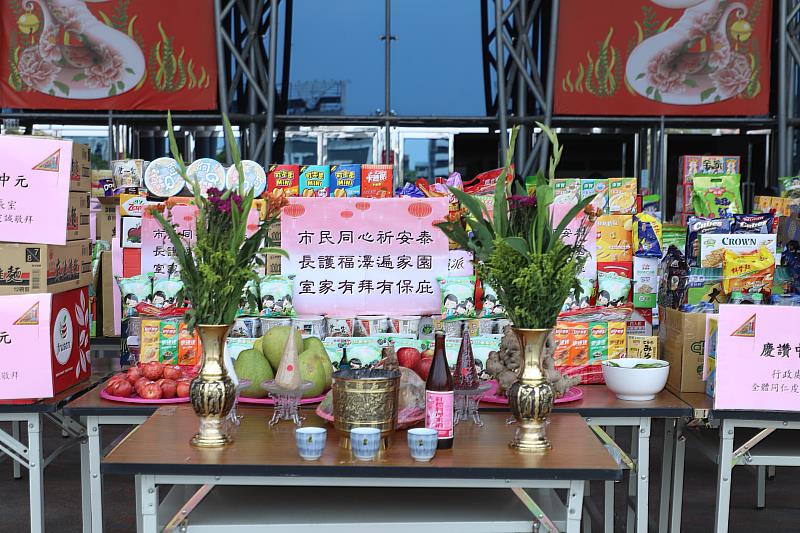 市府各局處擺出創意標語