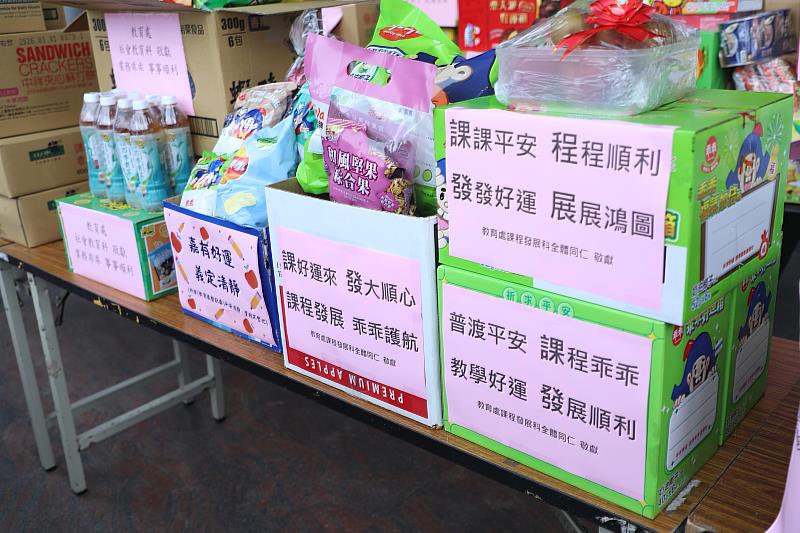 市府各局處擺出創意標語