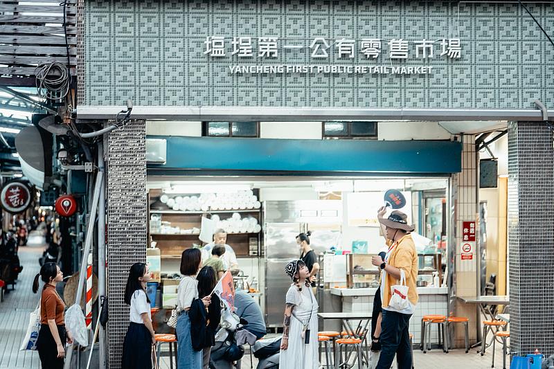 高雄鹽埕 老埕散步美食體驗 第一公有市場
