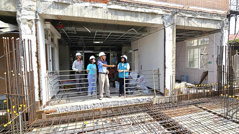 嘉義縣衛生局長趙紋華視察中埔衛生所重建工程
