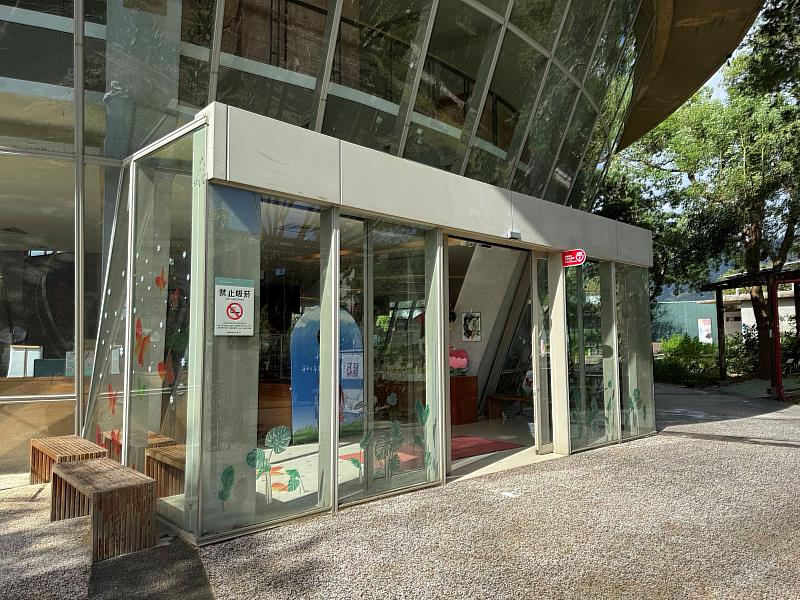 「原生應用植物園」10月起全面禁菸 園區內室內外不得吸菸 違者最高罰1萬元