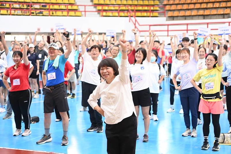 黃敏惠市長帶領活力組選手齊暖身