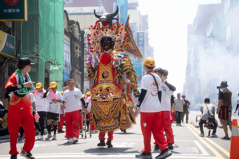 「2025竹塹中元城隍祭」-遶境賑孤。