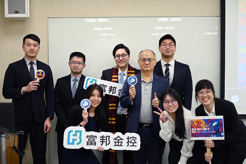 富邦人壽「Claim Aingels」團隊打造可以自主學習的保單手術識別機器人，可協助理賠審核，獲「Copilot Studio 黑客松」評審團肯定。
