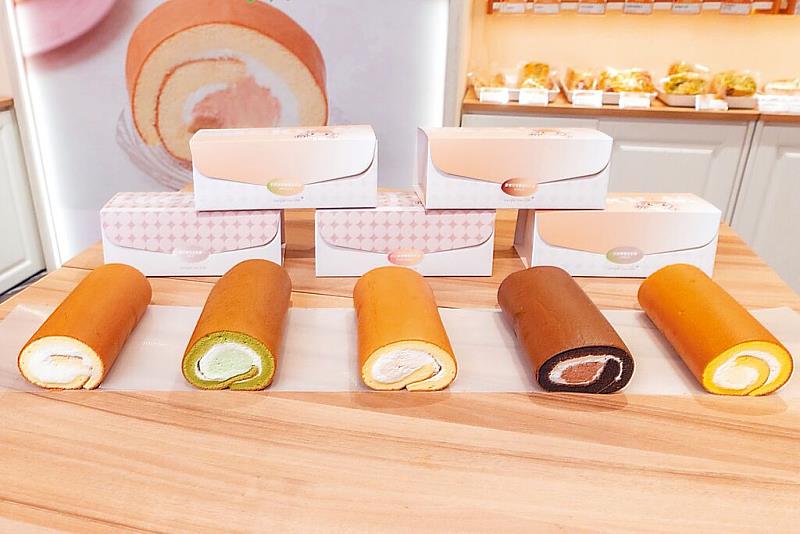 「Lucky M」店內最自豪的商品之一是生乳捲系列共5種口味，深受甜點愛好者喜愛。