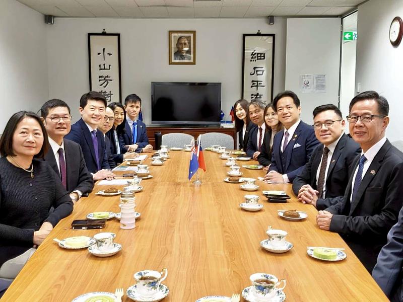 代理市長邱臣遠拜會駐雪梨台北經濟文化辦事處吳正偉處長。