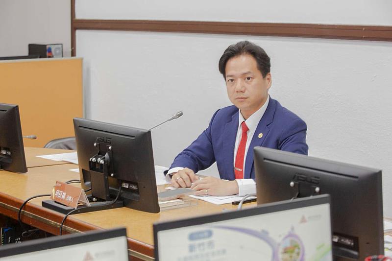 代理市長邱臣遠主持交通改善小組會議,聚焦大雅路行人安全改善及高翠路口安全改善措施 。