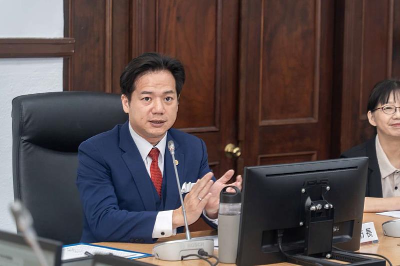 代理市長邱臣遠肯定警員守護市民決心。