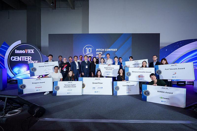 亞洲指標新創展會InnoVEX 主辦單位之一TCA表示，InnoVEX 2025吸引近3.4萬名海內外專業人士到場參與，聚集24國、超過 450 家新創共同展出，拚全球科技創新商機。（圖為InnoVEX 2025新創競賽得獎團隊合影）