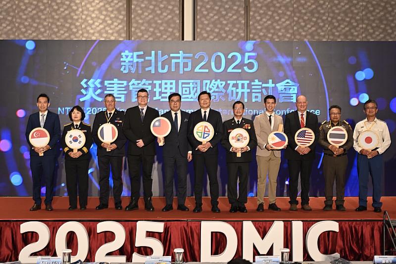 2025年新北市災害管理國際研討會 新北市與7國代表合照