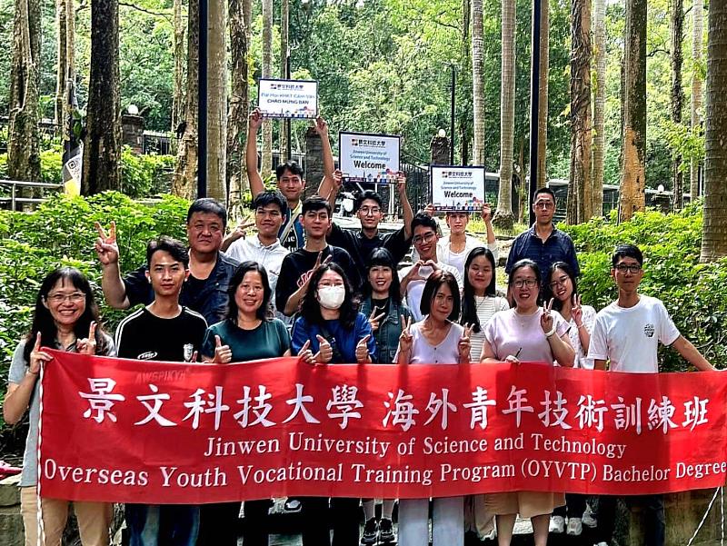 景文科大以如親的服務接待114學年度境外新生入學