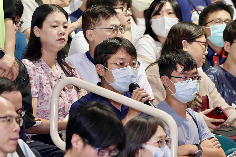 意見交流時段，家長與新生都提問了許多跨域學習的問題。（圖／淡江大學提供）