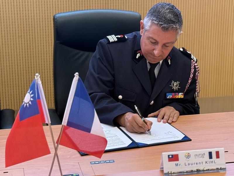 法國消防官高等學院校長簽署MOU