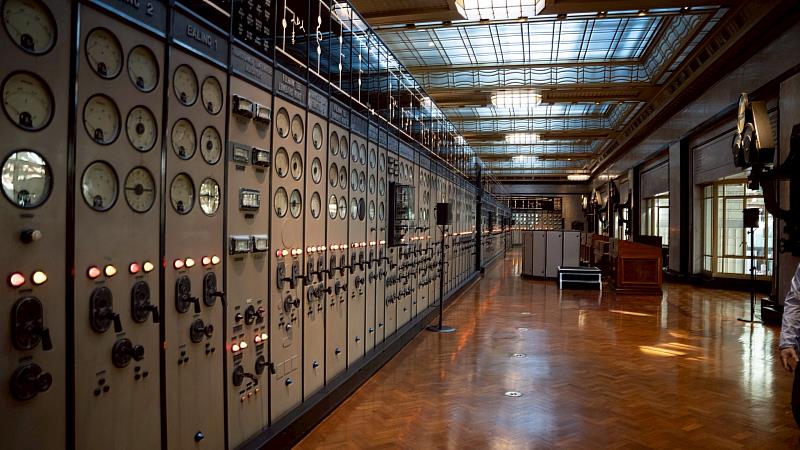 翁章梁參訪倫敦巴特西發電站 借鏡城市再生經驗
