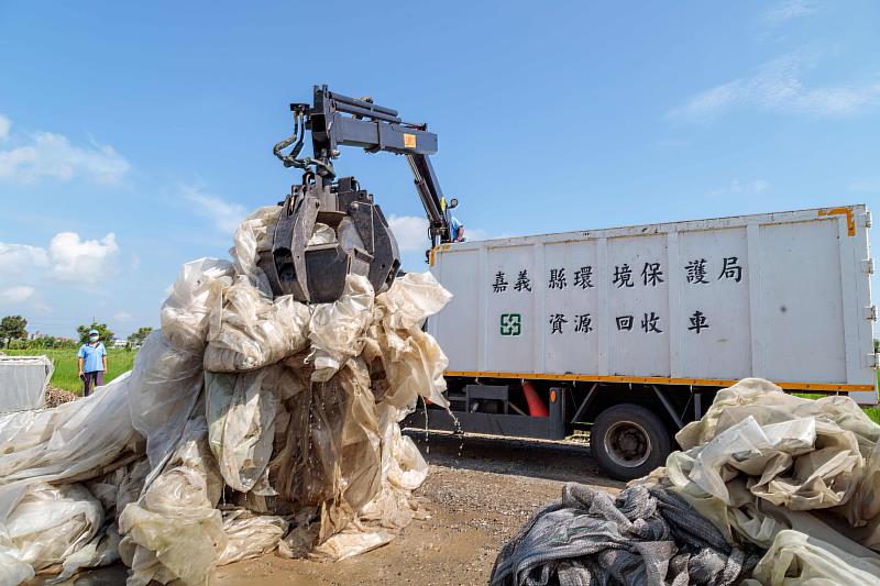 嘉義縣環保局推動免費農膜回收　守護環境打造農業永續