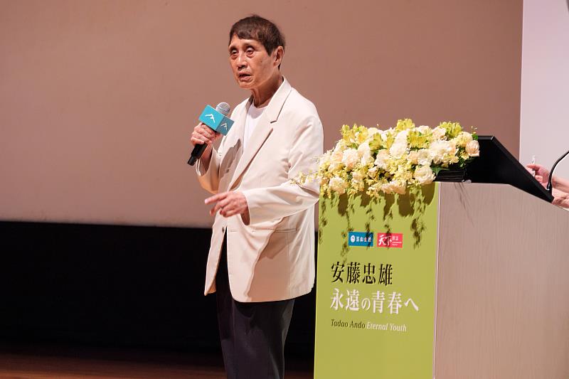 玉山金控邀請日本建築大師安藤忠雄來台,舉辦「永遠的青春」公益演講,分享其創作歷程與生命哲學。
