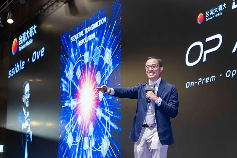 Google DeepMind 研究副總裁紀懷新以「個人化通用助理的未來」為題發表演講，從過去、現在到未來，系統性解析AI的發展脈絡與趨勢。