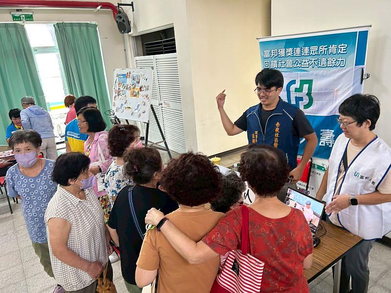 南臺科大企業夥伴－富邦人壽於活動中帶來反詐騙增能互動，推廣長者防詐意識，展現USR與CSR合作共創的精神。