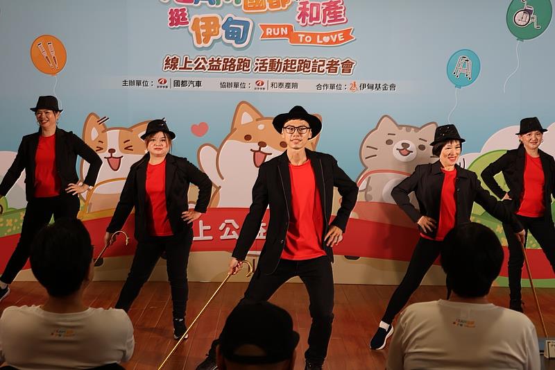 伊甸半音舞集精彩的舞蹈表演，獲得台下觀眾的熱烈掌聲。