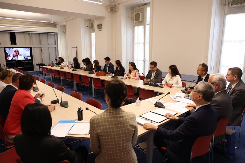文化部長李遠應法國國民議會友臺小組之邀，與臺灣立法院訪團，在駐法大使郝培芝陪同下赴國民議會（Assemblée nationale）參訪，與國民議會友臺小組主席巴緹斯黛（Marie-Noëlle Battistel）透過視訊連線。