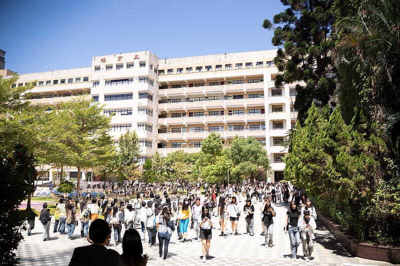 北商大身為商業技職的龍頭，近年辦學成績優異，在「遠見最佳大學-商管領域」排行榜名列全國第七，是唯一上榜的技職大學，與台大、政大、成大等頂尖大學並肩齊名。