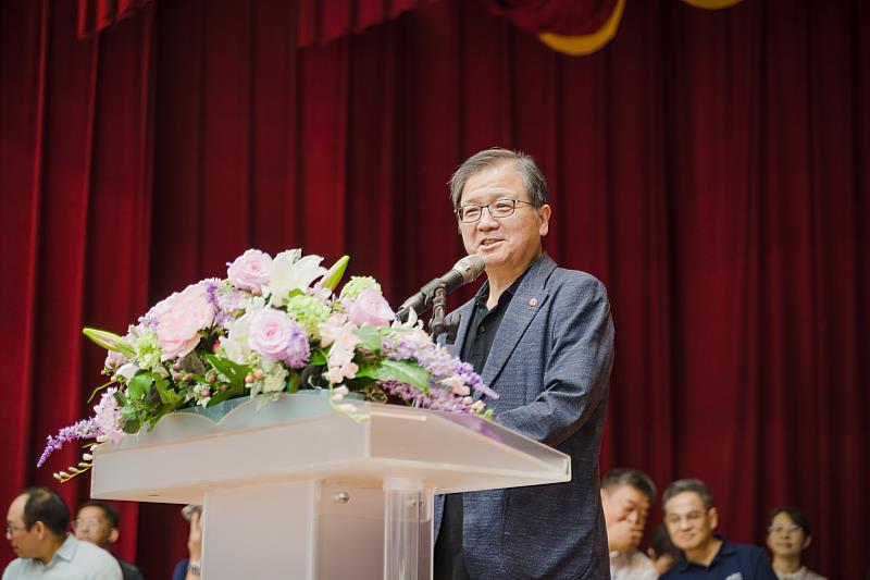任立中校長特別勉勵新生放眼國際,朝向國際化人才發展,未來才有更多、更好的機會。