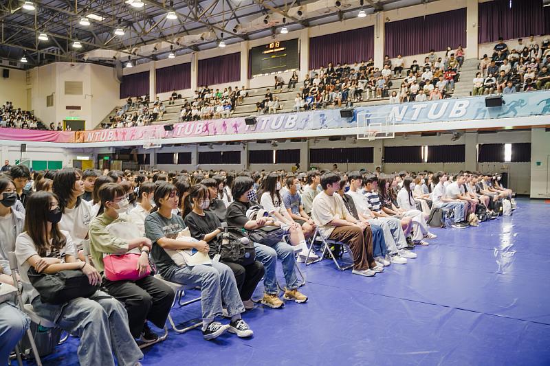 對於新生們即將展開的北商學習生活,任校長鼓勵同學們充分利用數位化教學資源,讓學習不受時空的限制。