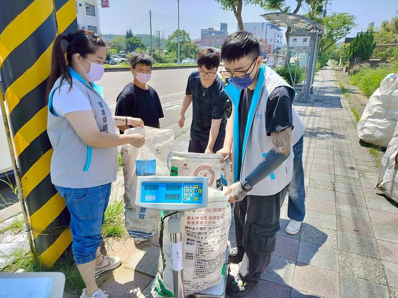 民眾參與農藥能量飲空瓶回收活動資料畫面