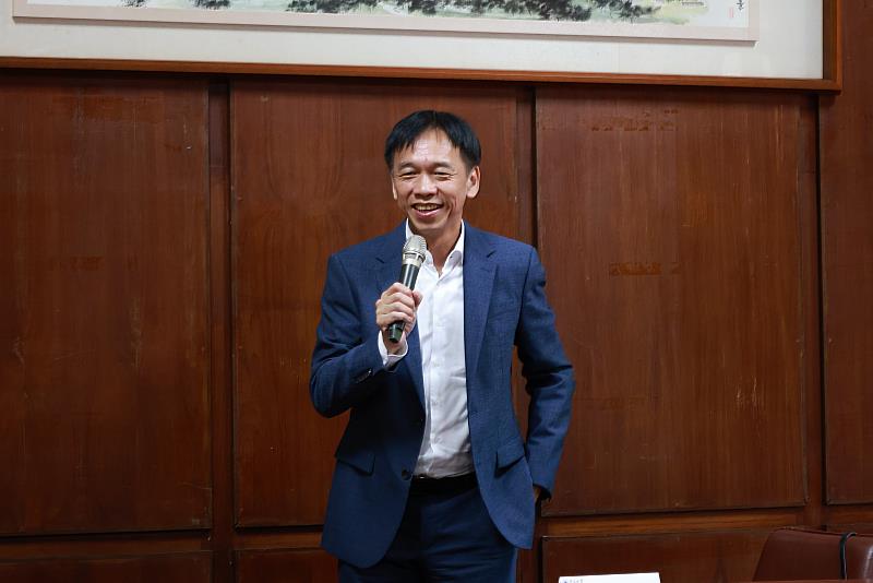 他坦言,最終選擇回到母校,原因是「資產管理業最重要的是人才」,希望將多年累積的經驗傳承給年輕世代,讓更多青年成為推動產業的生力軍。