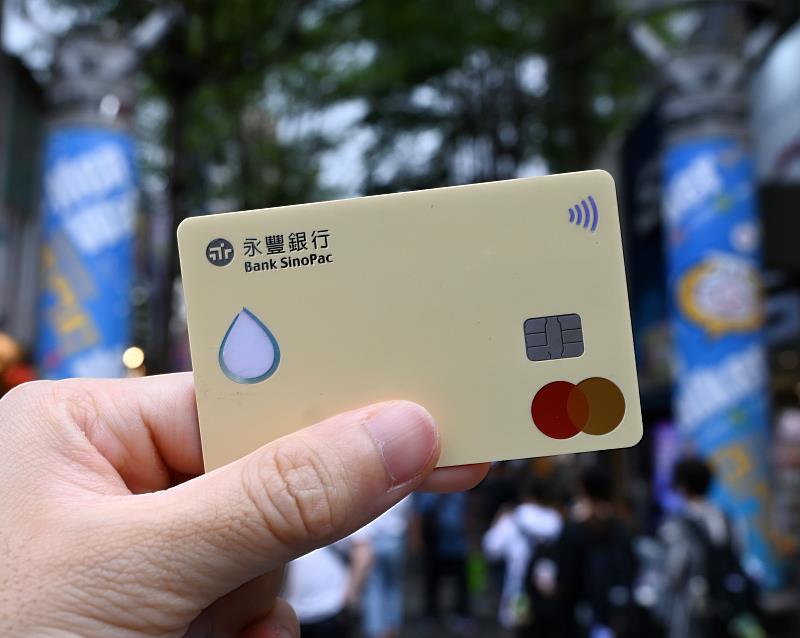永豐銀行推出持永豐卡至指定旅遊通路消費與分期滿額享單月回饋最高2萬元刷卡金、放大卡友旅遊金，明（11）日12時起開放本（9）月也是最後一波登錄。