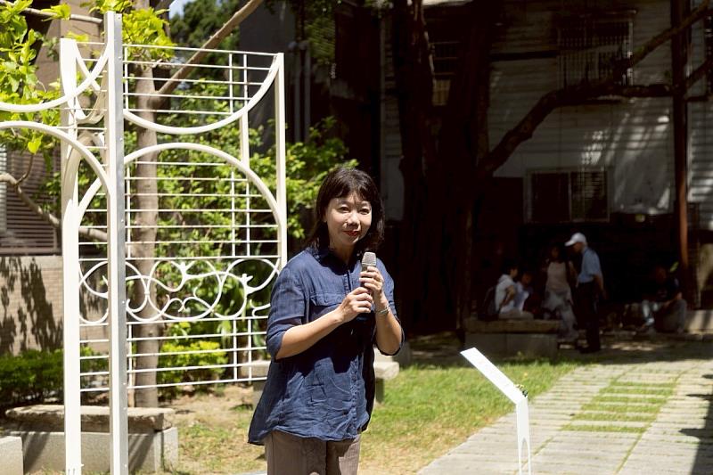 文化局長黃雅玲於記者會致詞感謝本次參與單位及機構共同推動王秀蓮建築展，特別感謝王秀蓮家屬的全力支持，使展覽順利實現。