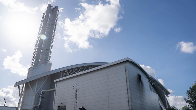 翁章梁縣長率隊參訪英國廢棄物焚化廠 借鏡淨零轉型經驗