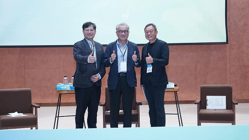循環台灣基金會董事長 黃育徵與東元電機股份有限公司技術長饒達仁以實踐淨零企業佈局藍圖為題為大家帶來上午場的演講（圖/臺南市經濟發展局提供）