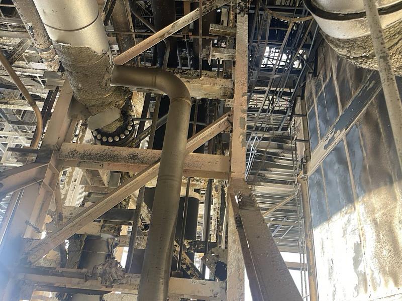 台電人員與相關工程團隊今(10)日赴興達電廠新2號機進行現場勘查,確認天然氣洩漏地點。