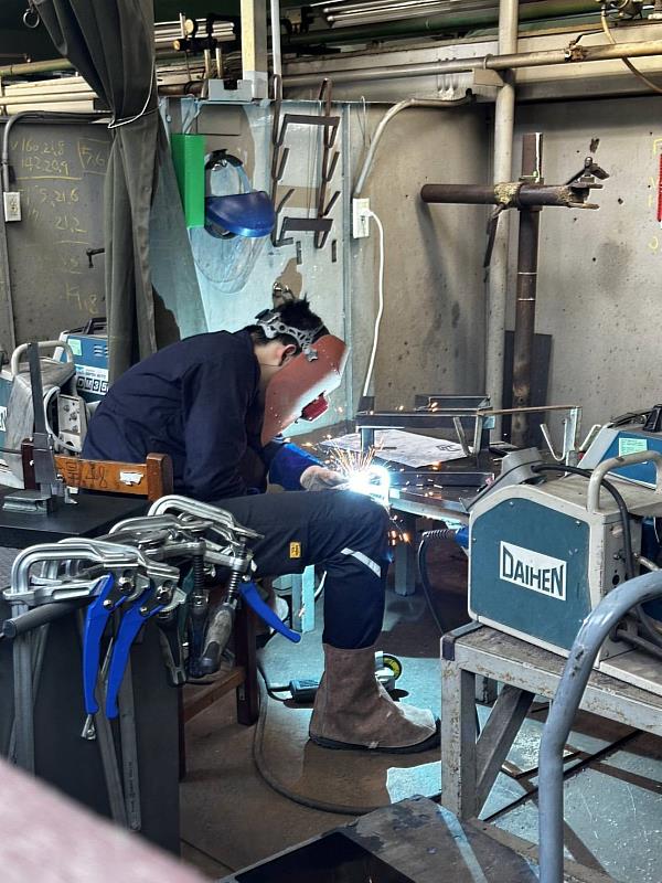 工業機械職類除需熟練車床、銑床等加工技術，亦涵蓋機械裝配、氣壓與液壓系統應用、自動化控制等多元技能